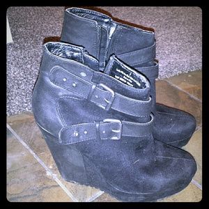 Sexy Mossimo zip up booties size 6